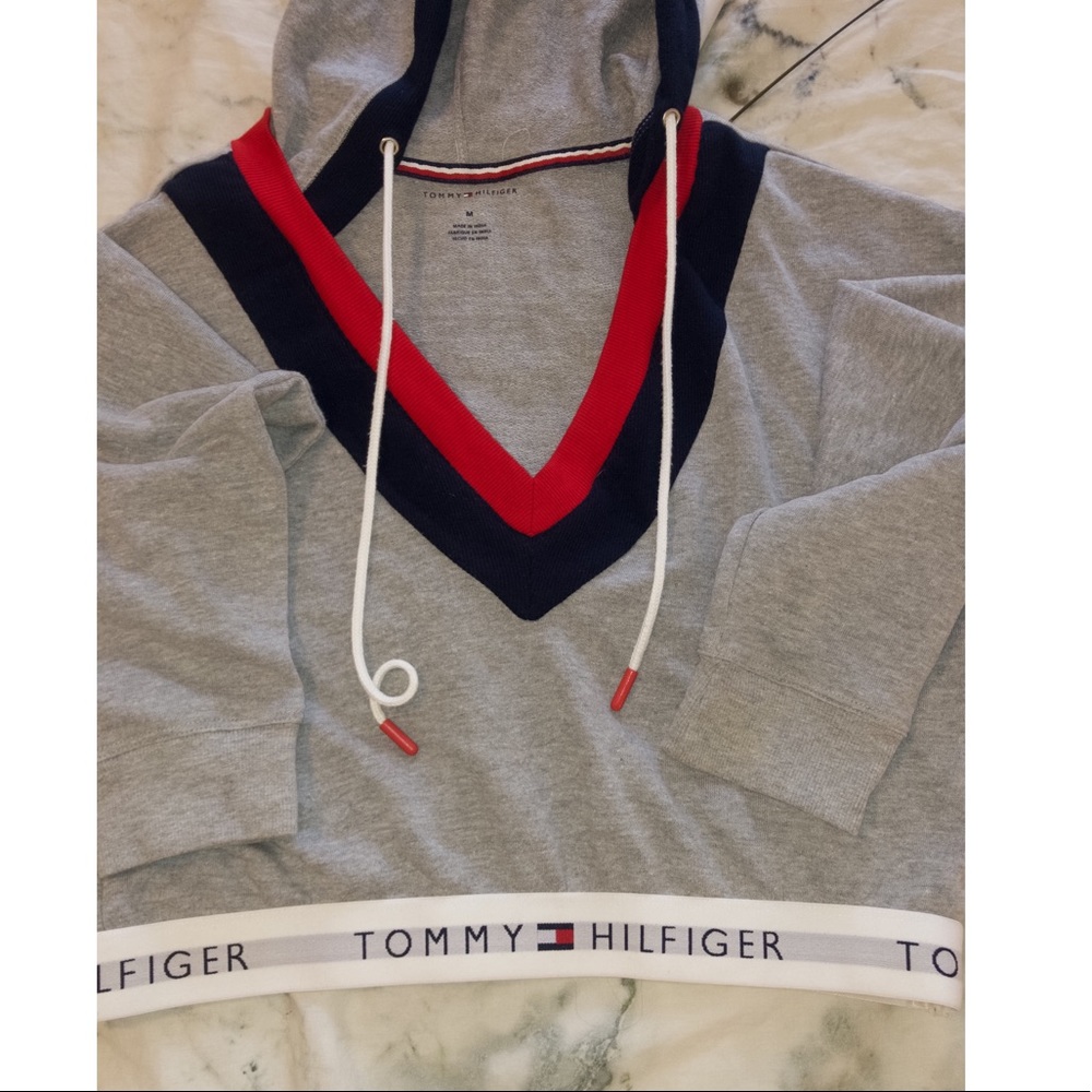 Tommy Hilfiger Cropped Hoodie Sweatshirt